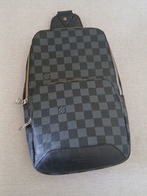 Louis Vuitton shoulder bag like new, black and gray