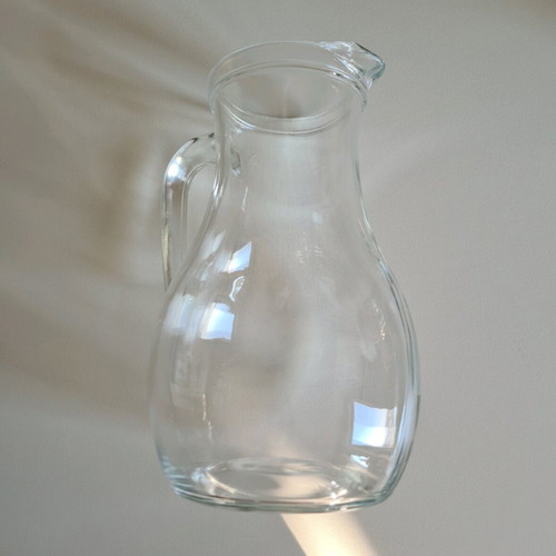 Glass water pitcher like new