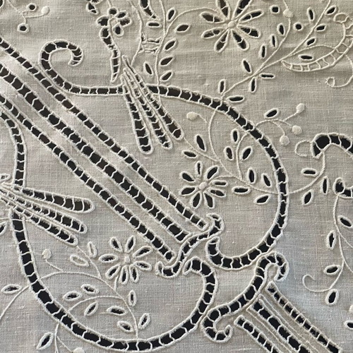 Cutwork tablecloth like new, handmade white linen fabric