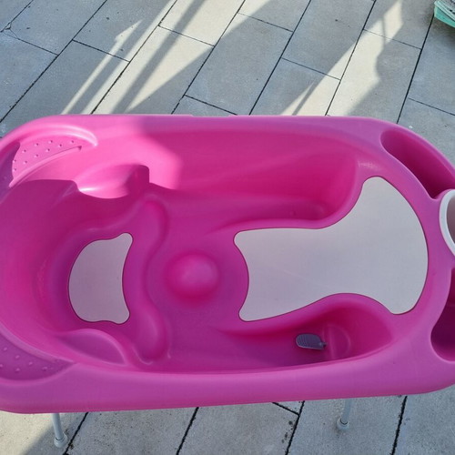 Baby bathtub with stand like new