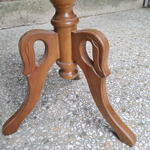 Solid wood round coffee table like new