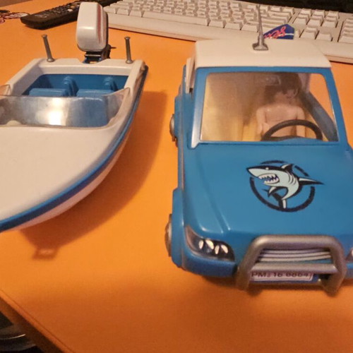 Playmobil car with boat and 2 figures like new