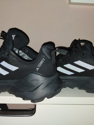 Adidas Terrex μαύρα sneakers 39 1/3 σαν καινούργια