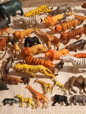 Set of 57 plastic wild jungle animals