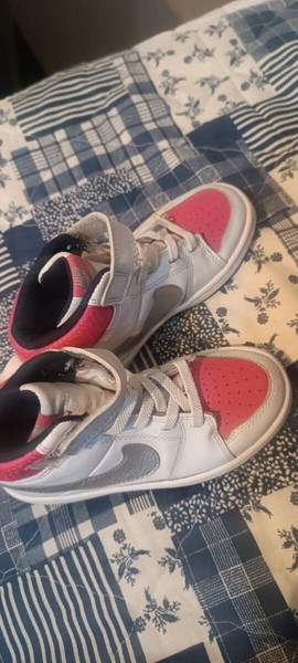 Αθλητικά παπούτσια nike. Για κορίτσι νούμερο 28