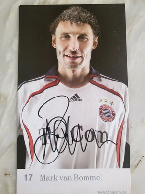 Mark Van Bommel authentic autograph like new
