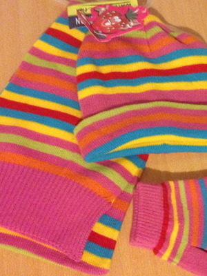 Strawberry Girl's Hat, Scarf and Gloves Set new, multicolored