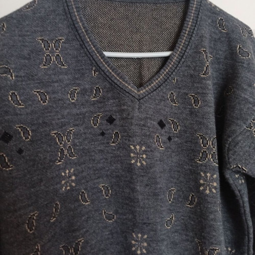 Boho gray V-neck sweater with patterns like new, one size