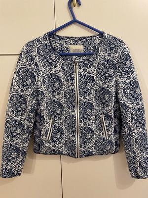 Sarah Lawrence Jacket 100% Viscose like new, white and blue, size small