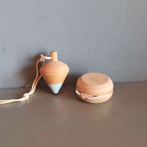 Small spinning top and yo-yo like new, slightly used