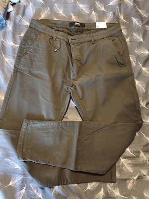 Ανδρικό παντελόνι Zara καινούριο, χρώμα λάδι, μέγεθος 36