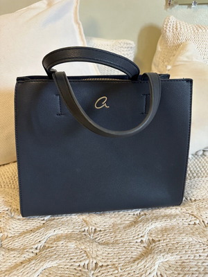 Axel bag dark blue like new, handheld