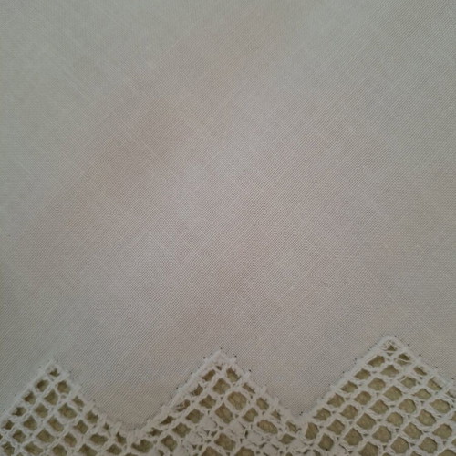 Decorative white corners new, pack of 12 with mercerized thread