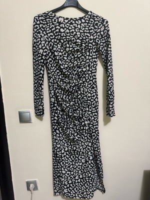 Bershka dress XS animal print with long sleeves, like new