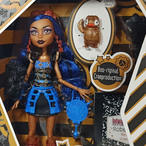 Monster High Robecca Steam doll new with accessories