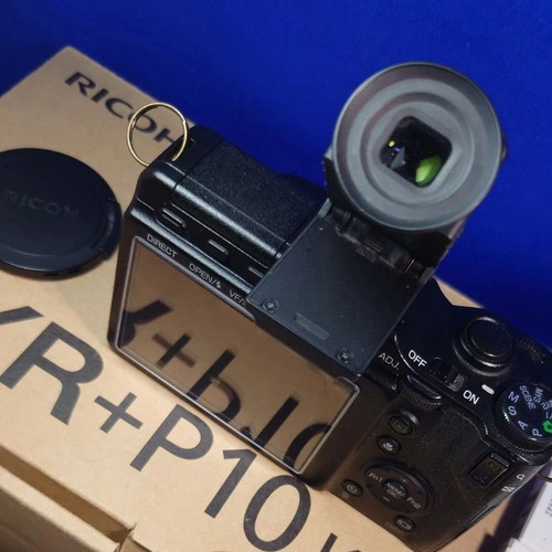 Ricoh GXR + P10 kit 28-300mm with VF-2 LCD Viewfinder, 3 batteries, used