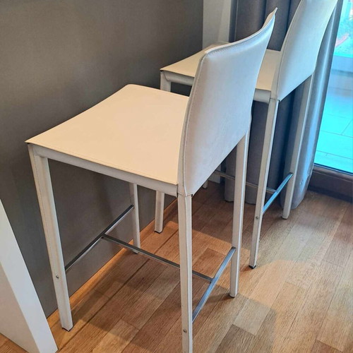 Leather stool chair like new for kitchen counter