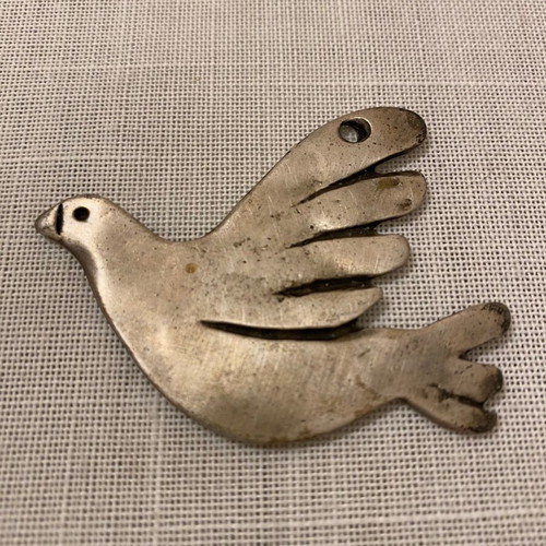 Alpaca dove pendant for neck new, gray metal