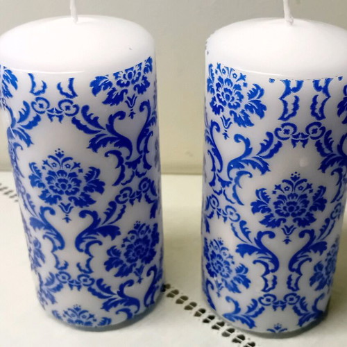 Set of 2 porcelain style pillar candles white and blue