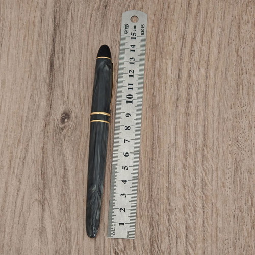 Daniel Hechter Writing Pen like new
