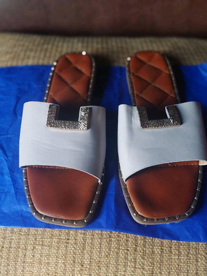 Women's flat slippers purple with gold detail like new, size 40