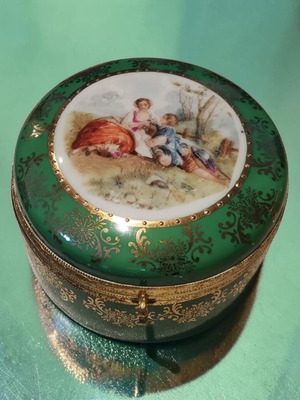 Vintage porcelain jewelry box with gold details, like new