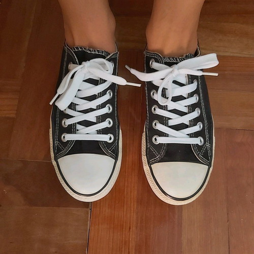 Converse sneakers black and white like new, unisex