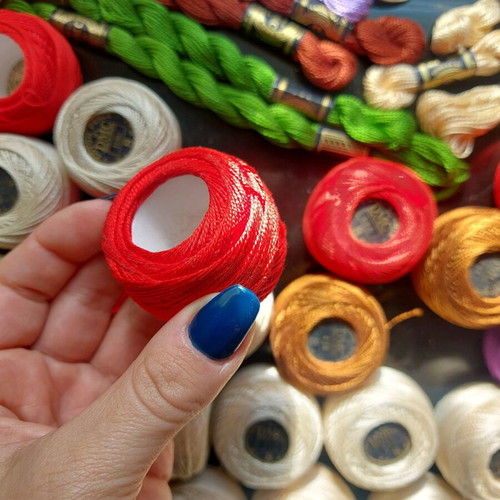 Various threads sold per piece