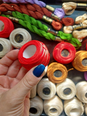Various threads sold per piece