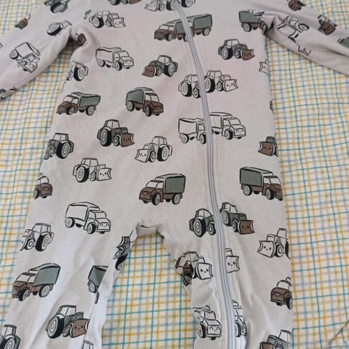 Sleeping bag used for 4-5 years old, slim fit
