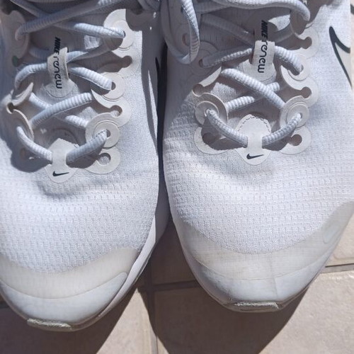 Athletic shoes like new, size 42.5