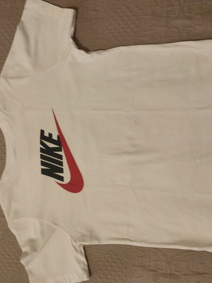 Nike παιδικό κοντομάνικο μπλουζάκι λευκό Νο L (147-158 εκ.) σε άριστη κατάσταση