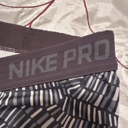Nike knee-length leggings used, size XS