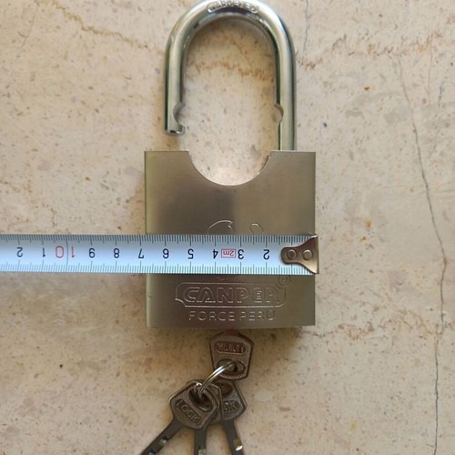 Canper heavy-duty horseshoe padlock with semi-closed shackle and four keys