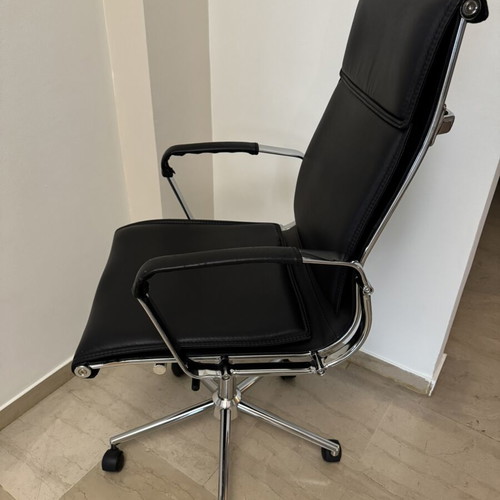 Woodwell Office Chair Synthetic Leather like new, black
