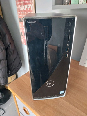 Dell computer like new with Intel Core i5, 2GB Nvidia GT 7300, 1TB, Razer keyboard and AOC 18" monitor