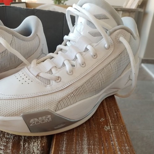 Nike Jordan Luka 77 basketball shoes like new, size 45.5, white