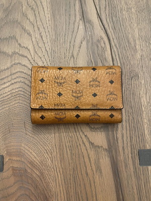 MCM Visetos wallet like new, cognac brown