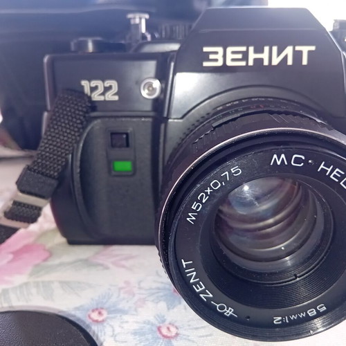 Zenit 122 35mm SLR Film Camera with Helios Lens and Original Bag like new