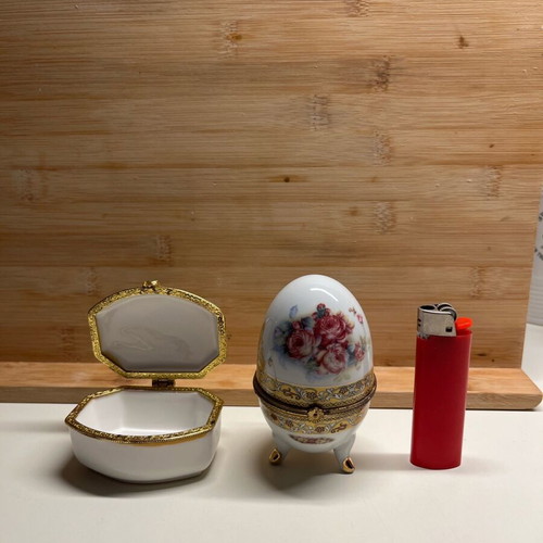 Set of 2 decorative items like new