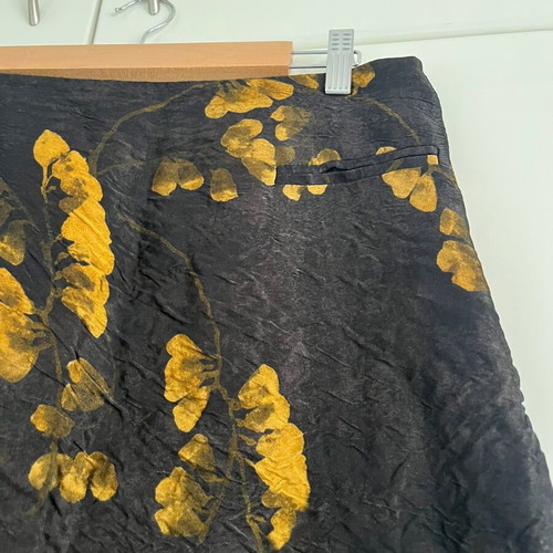 Zara woman high waisted printed skirt like new, black and gold