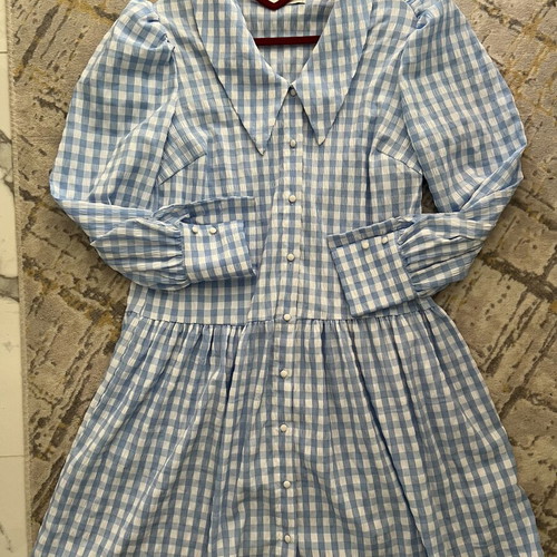 Only vintage dress with puff sleeves and large pointed collar, like new, size S-M, baby blue