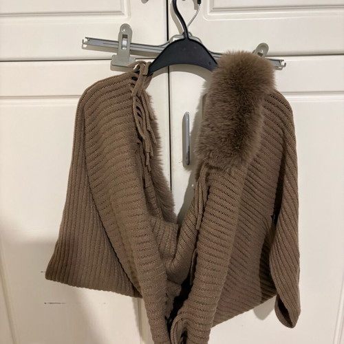 Brown cardigan with fur like new