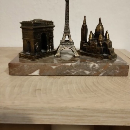 Paris desk decor like new, bronze figurines with marble base