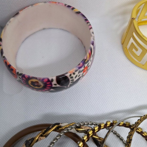 Various bracelets like new, set