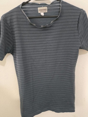 Women's t-shirt like new, size L / 40 / 12