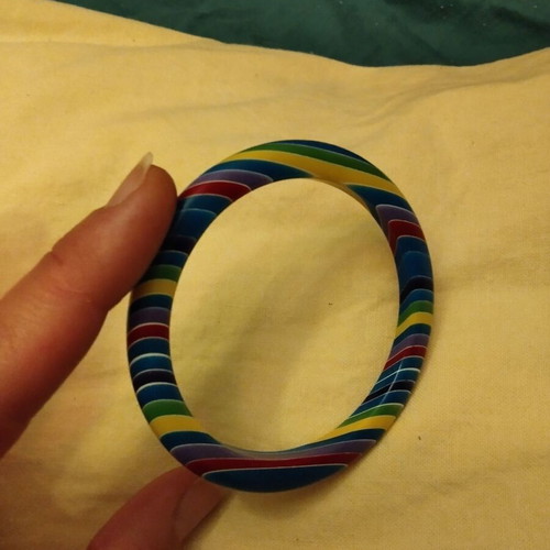 Rainbow resin bracelet, 6.5 cm diameter