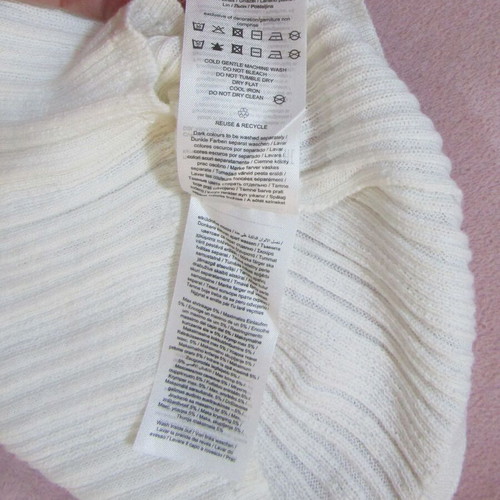 Only sleeveless knitted summer top L ivory V-neck