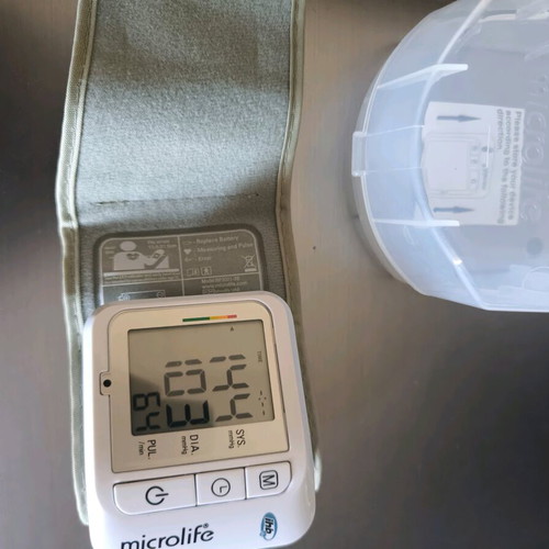 Microlife BP W1 Basic wrist blood pressure monitor like new