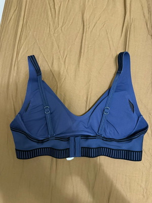 Alo yoga sports bra like new, size M, black and blue